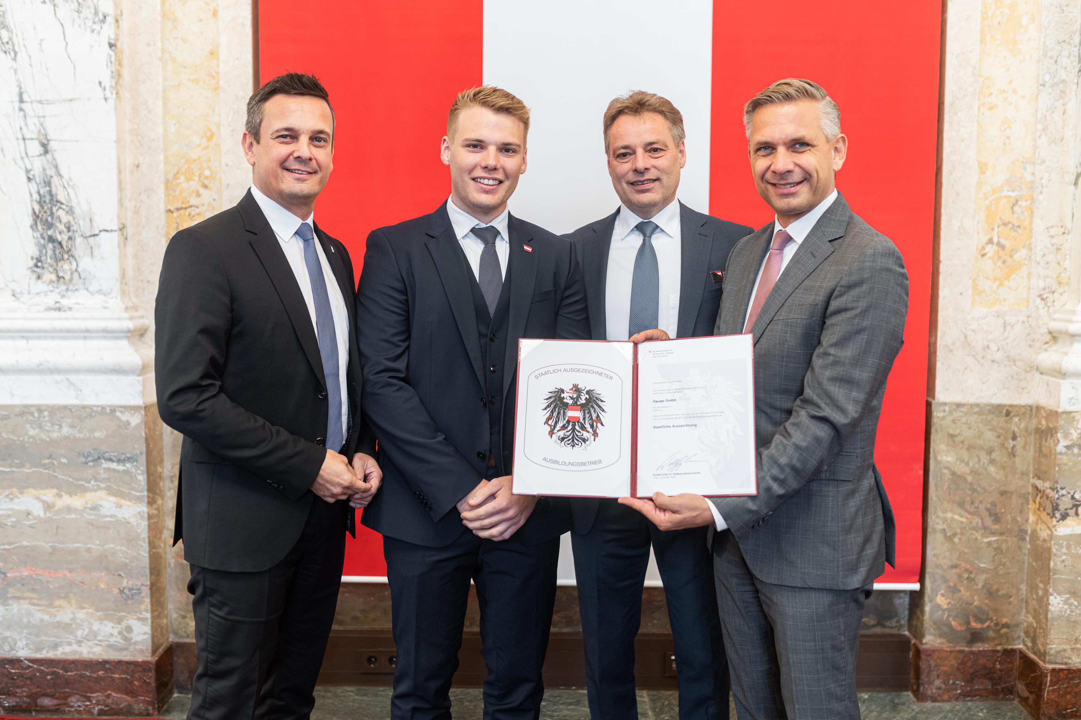 This week, HAUSER was honoured by the Federal Minister for Economic Affairs, Dr. Wolfgang Hattmannsdorfer, with the award ‘State-approved training company’. 