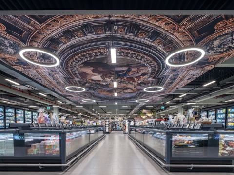 Tiefkühlung überdacht mit einer Deckenbemalung als Hommage an Richard Wagners Werke